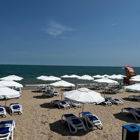Modern Beachfront Apartment With Pool Равда Екстериор снимка