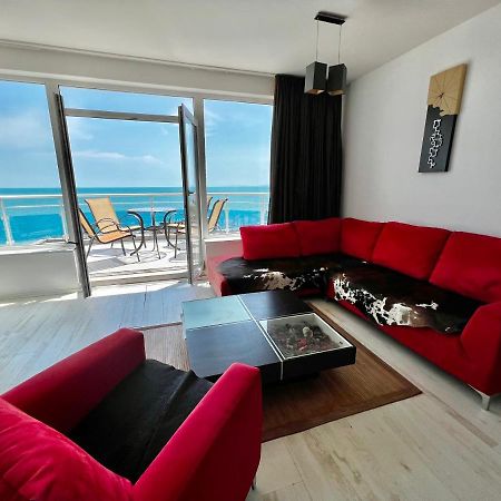 Modern Beachfront Apartment With Pool Равда Екстериор снимка