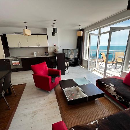 Modern Beachfront Apartment With Pool Равда Екстериор снимка