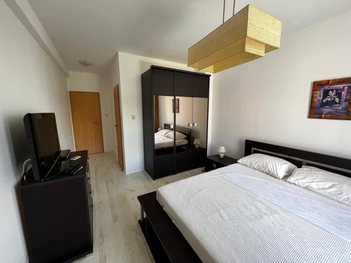 Modern Beachfront Apartment With Pool Равда Екстериор снимка