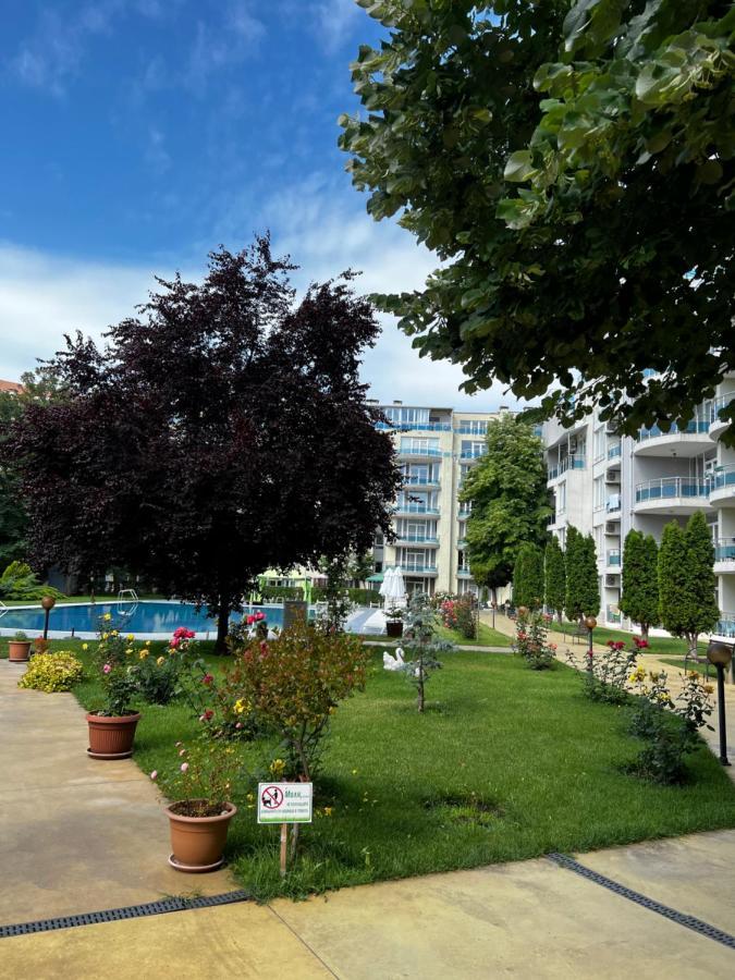 Modern Beachfront Apartment With Pool Равда Екстериор снимка