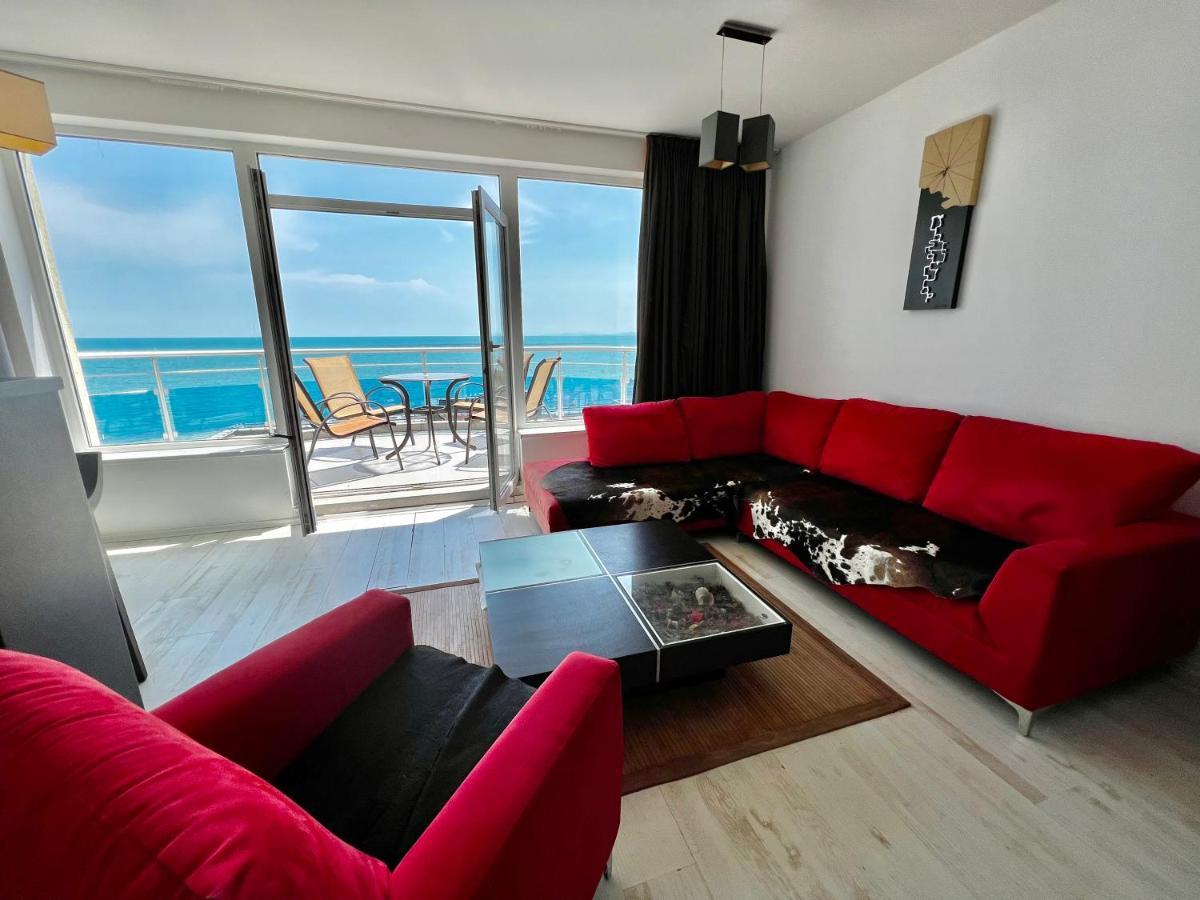 Modern Beachfront Apartment With Pool Равда Екстериор снимка